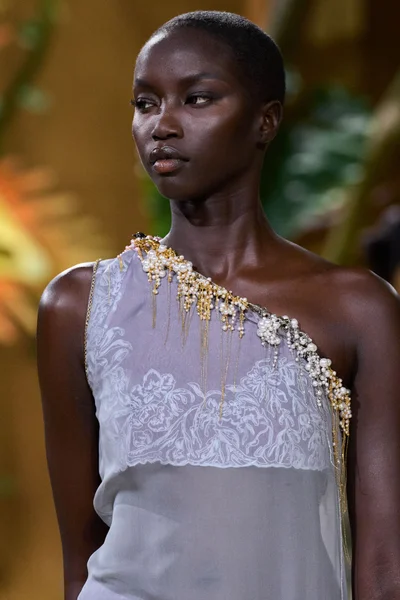 Look 80